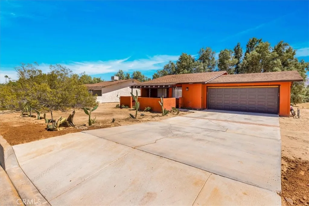73627 Raymond Way, 29 Palms, California 92277 home-pic-2