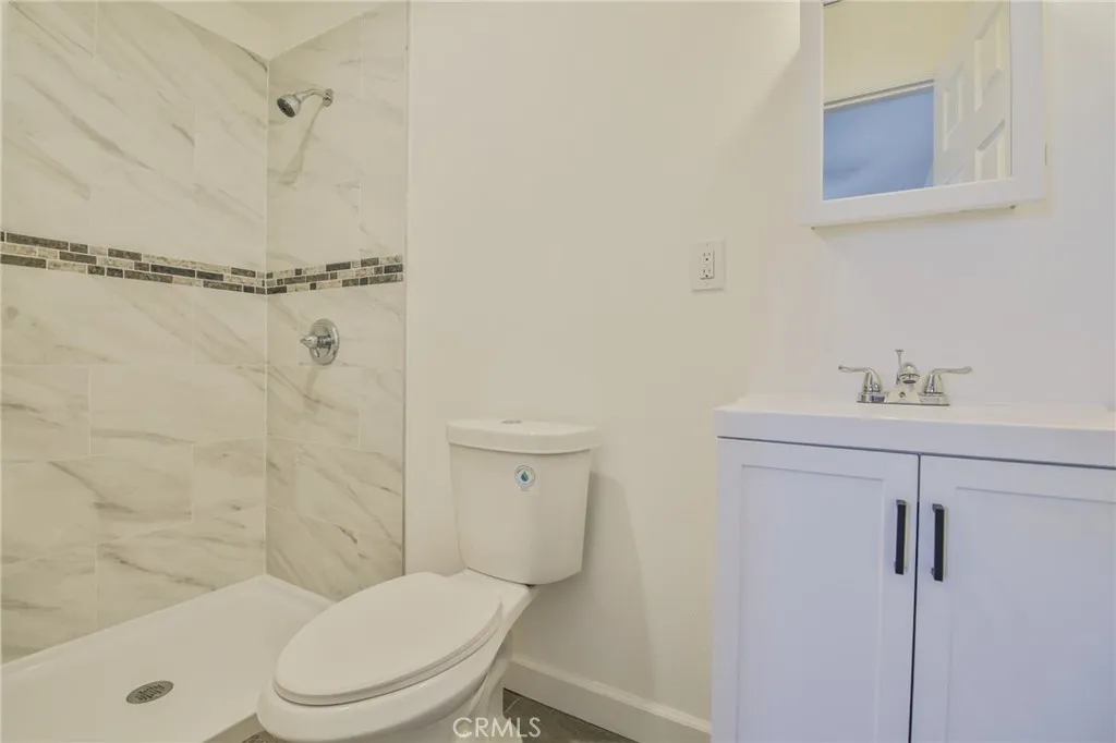 10955 S Spring Street, Los Angeles, California 90061 home-pic-16