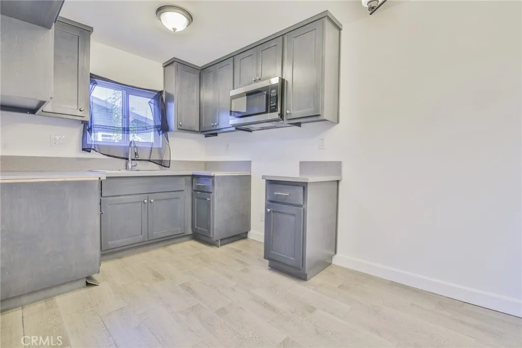 10955 S Spring Street, Los Angeles, California 90061 home-pic-8