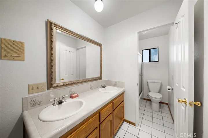 full bath off of guest bedroom 2