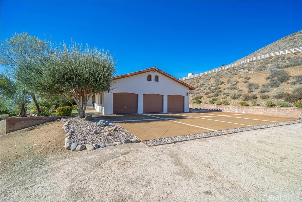 9435 Hierba, Agua Dulce, California 91390 home-pic-2