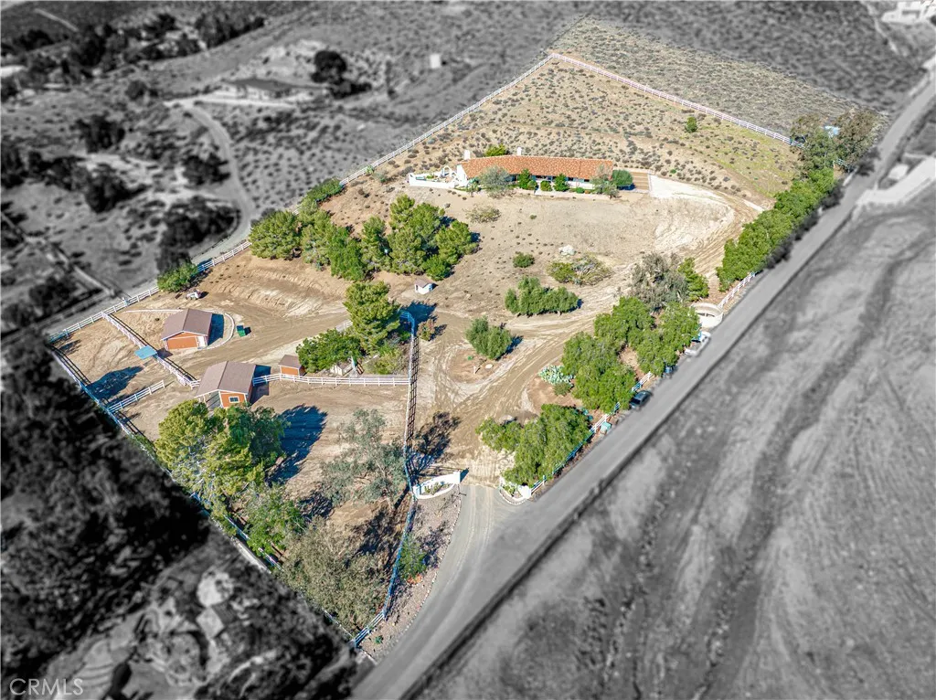 9435 Hierba, Agua Dulce, California 91390 home-pic-1