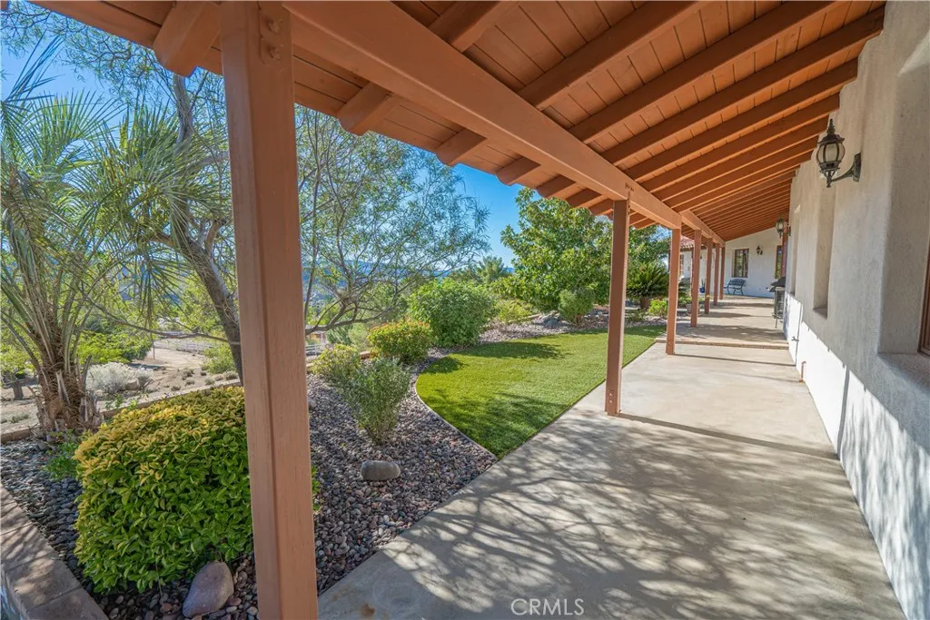 9435 Hierba, Agua Dulce, California 91390 home-pic-3