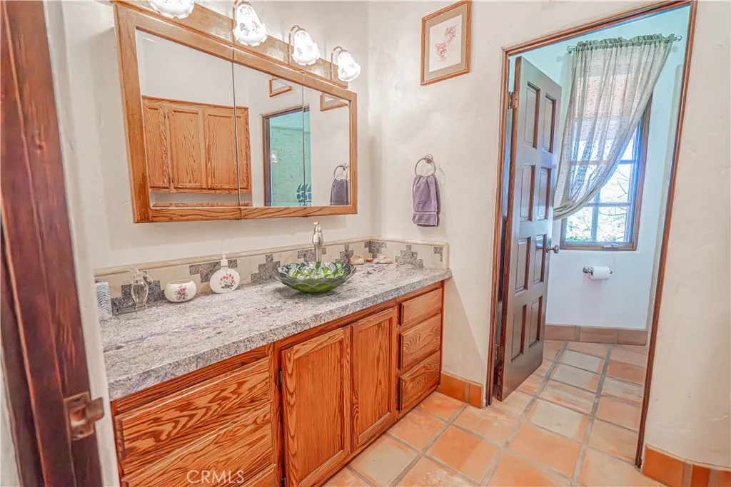 9435 Hierba, Agua Dulce, California 91390 home-pic-33