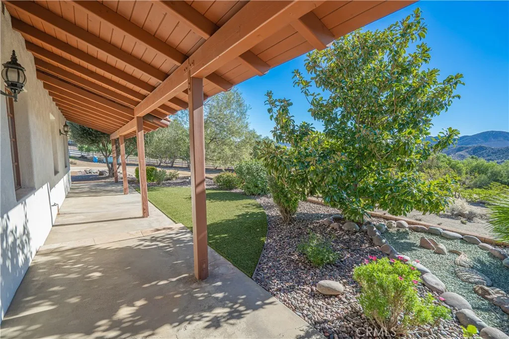 9435 Hierba, Agua Dulce, California 91390 home-pic-5