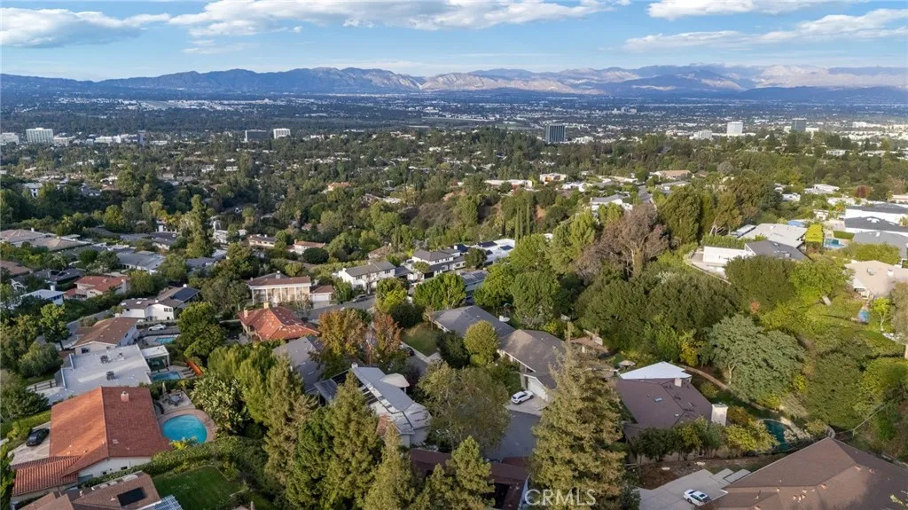 3601 Cananea, Encino, California 91436 home-pic-53