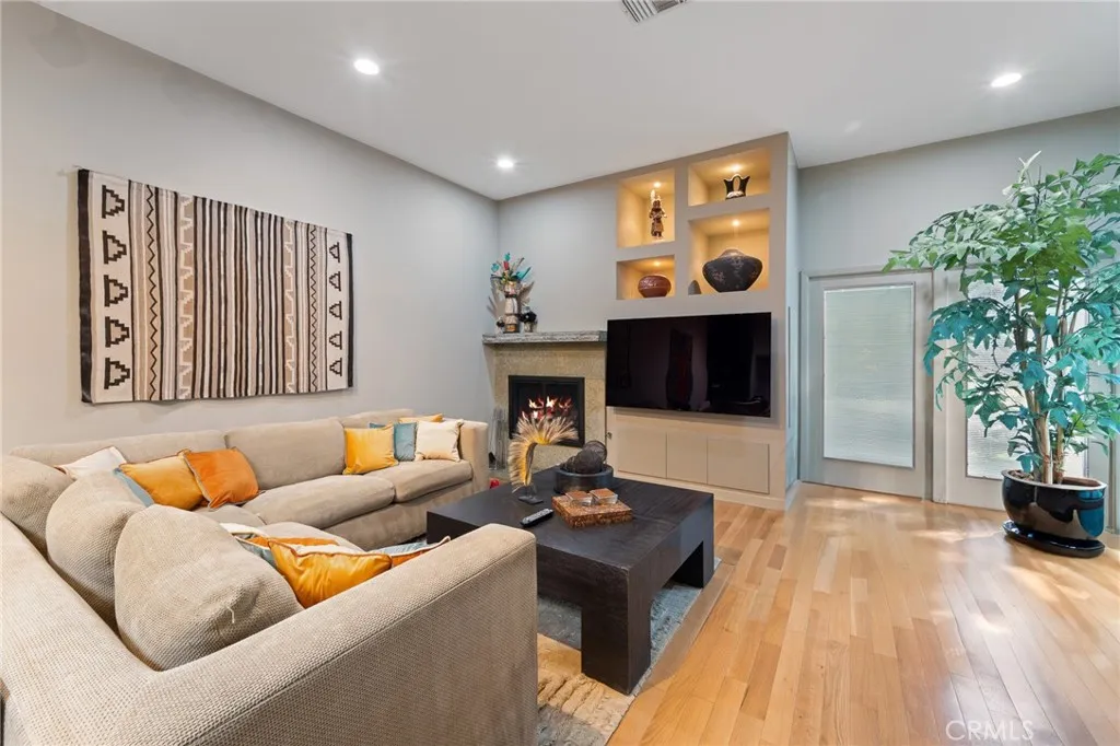 3601 Cananea, Encino, California 91436 home-pic-17