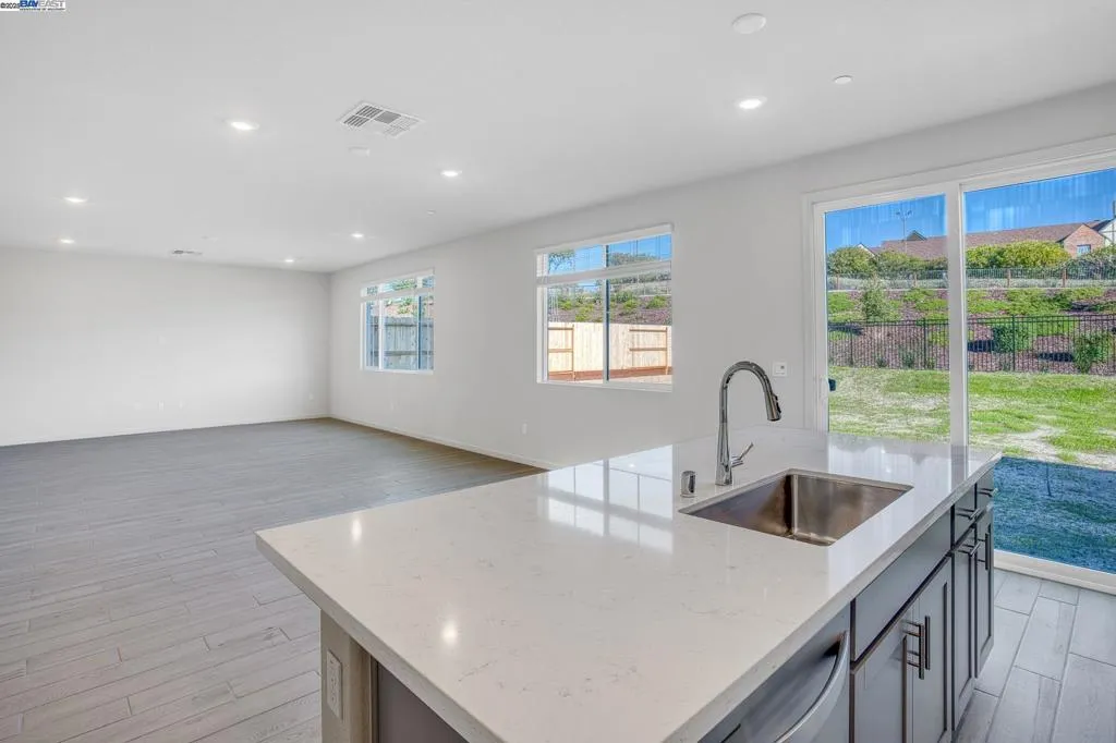 4112 Markovich Ct, Richmond, California 94806 home-pic-15