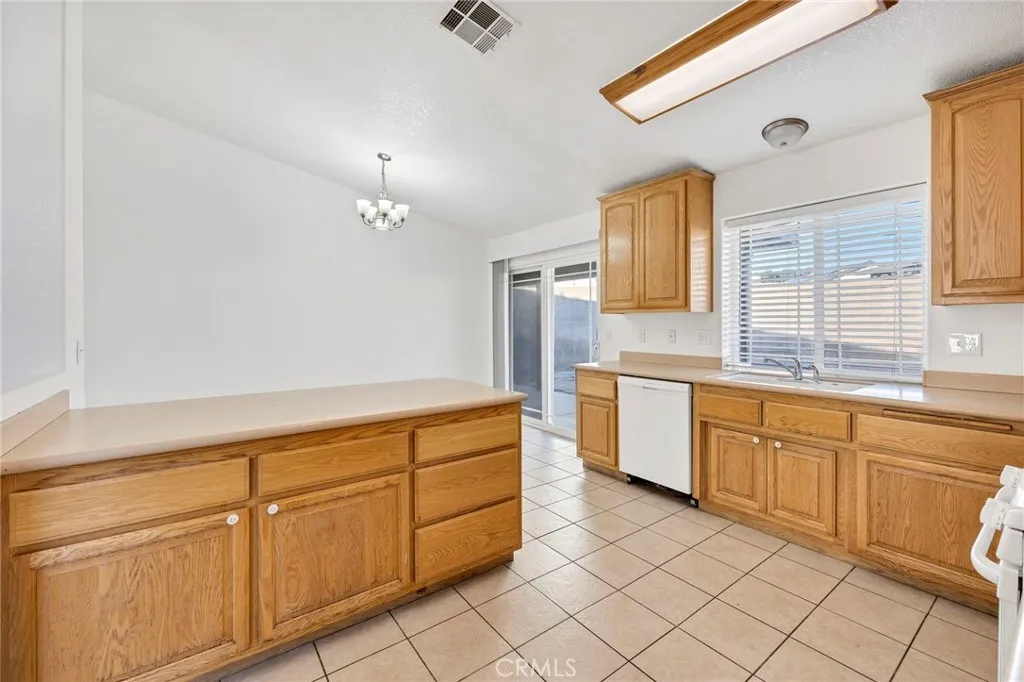 1230 Shellie Lane, Hemet, California 92543 home-pic-15