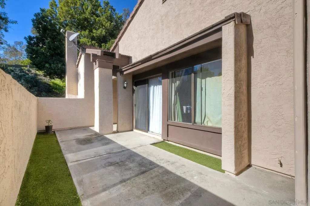 2049 Golden Circle Dr, Escondido, California 92026 home-pic-2