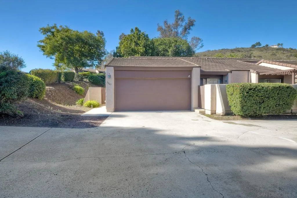 2049 Golden Circle Dr, Escondido, California 92026 home-pic-0