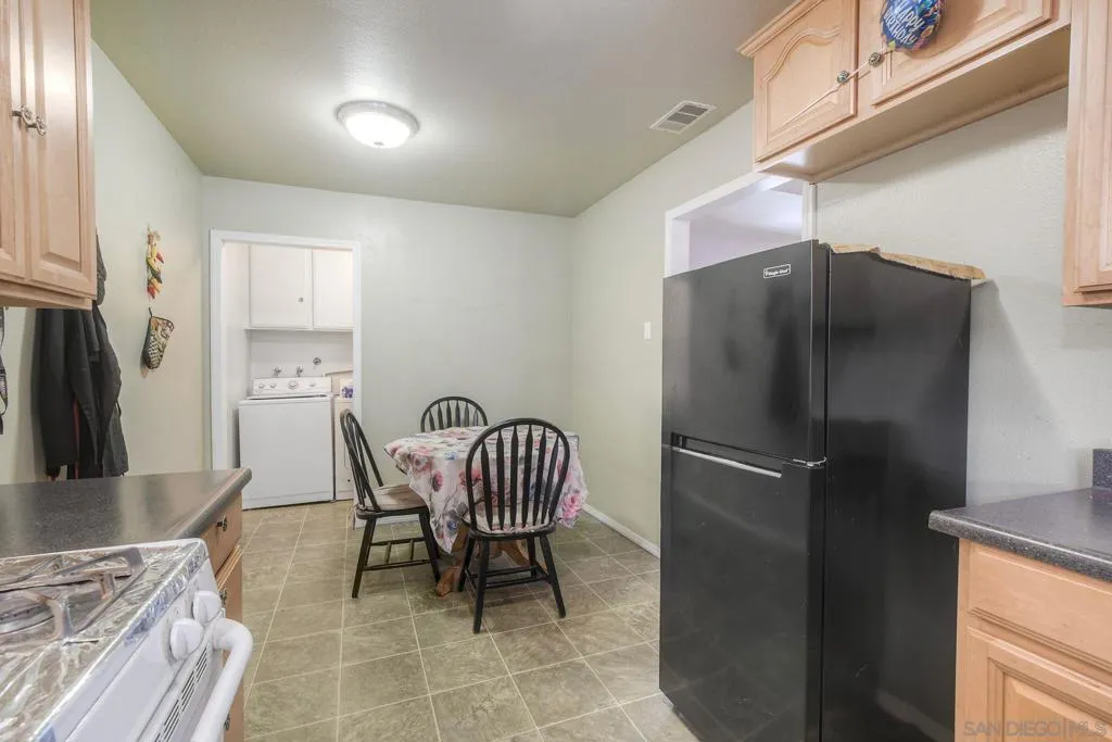 2049 Golden Circle Dr, Escondido, California 92026 home-pic-9