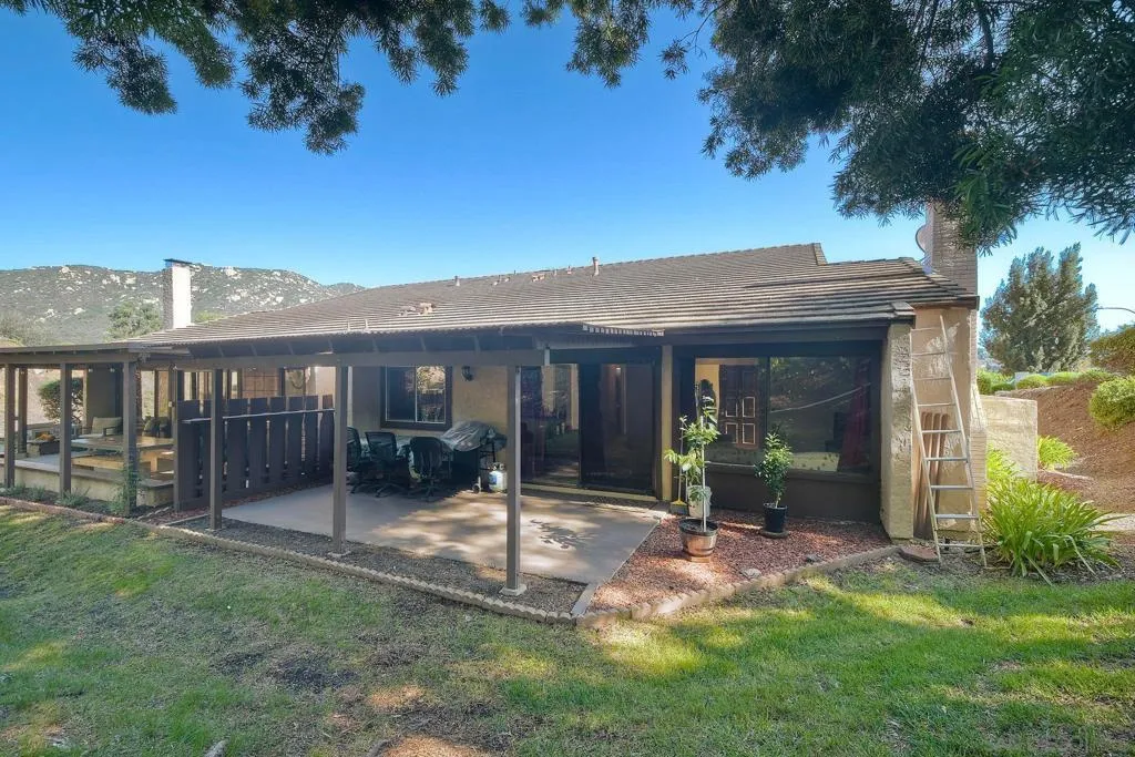 2049 Golden Circle Dr, Escondido, California 92026 home-pic-16