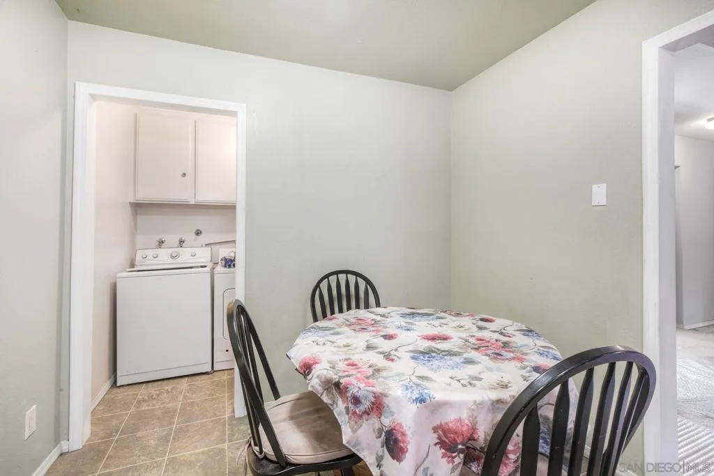 2049 Golden Circle Dr, Escondido, California 92026 home-pic-10