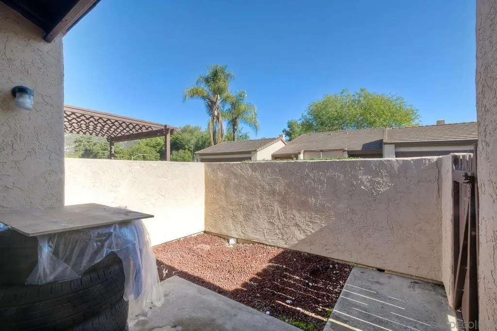 2049 Golden Circle Dr, Escondido, California 92026 home-pic-15