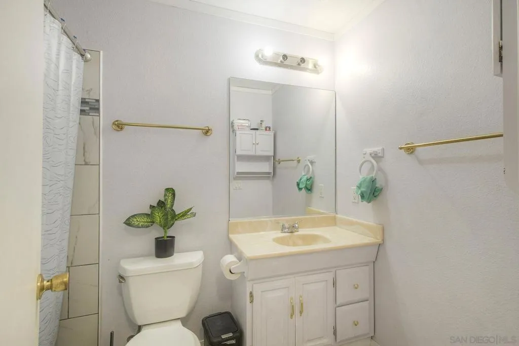 2049 Golden Circle Dr, Escondido, California 92026 home-pic-14