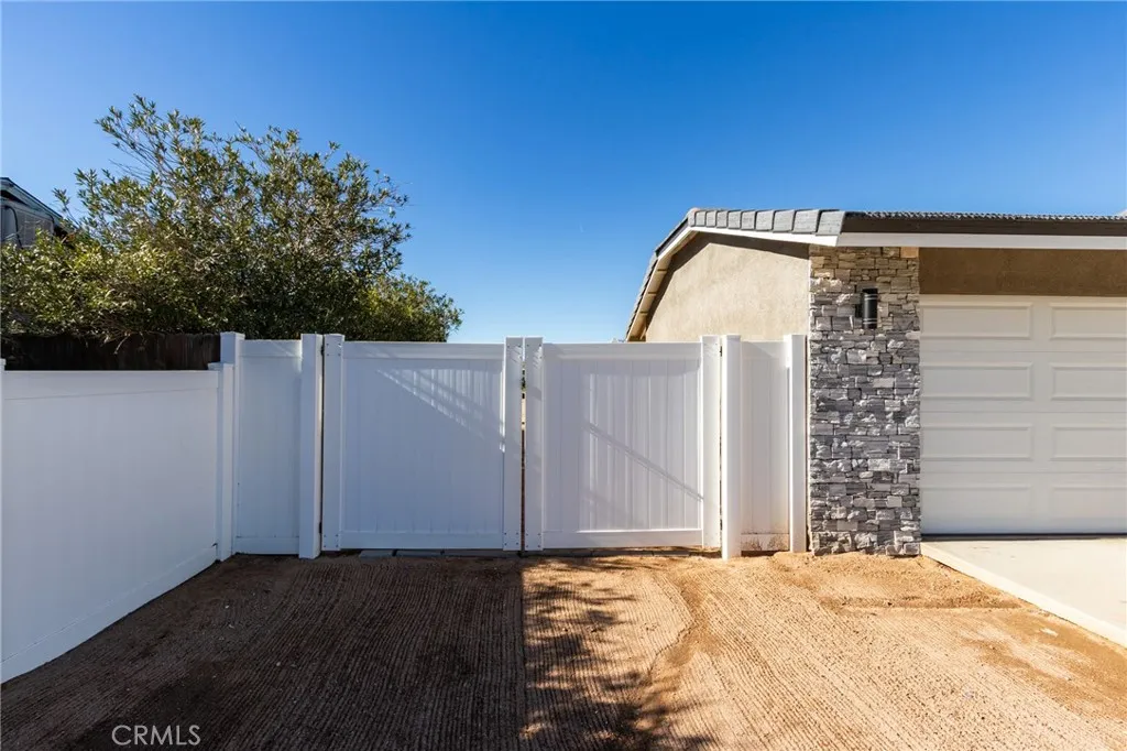 7486 Langdon, Hesperia, California 92345 home-pic-8