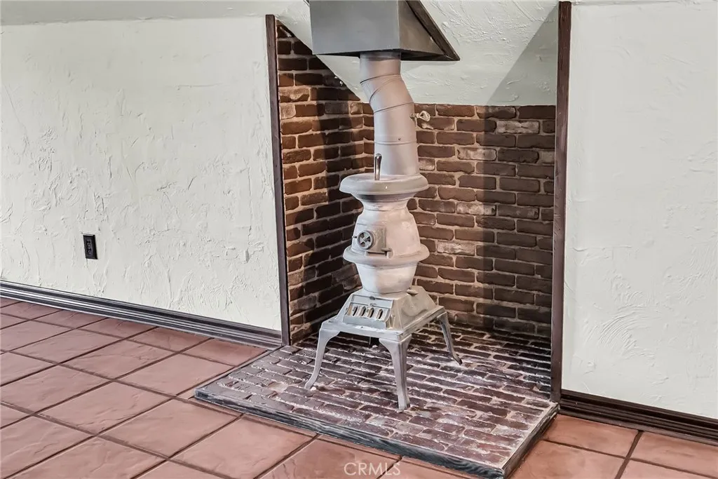 4721 Somerset, Riverside, California 92507 home-pic-39