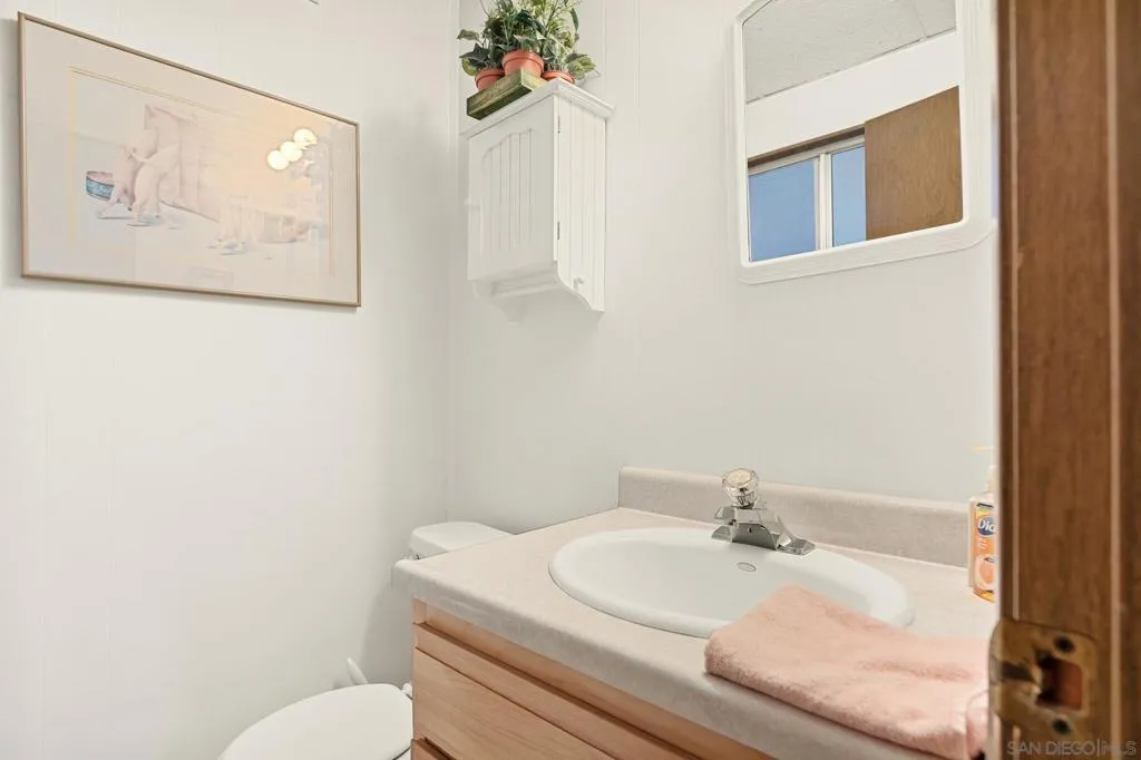 26582 Lake Forest Dr, Twin Peaks, California 92391 home-pic-20