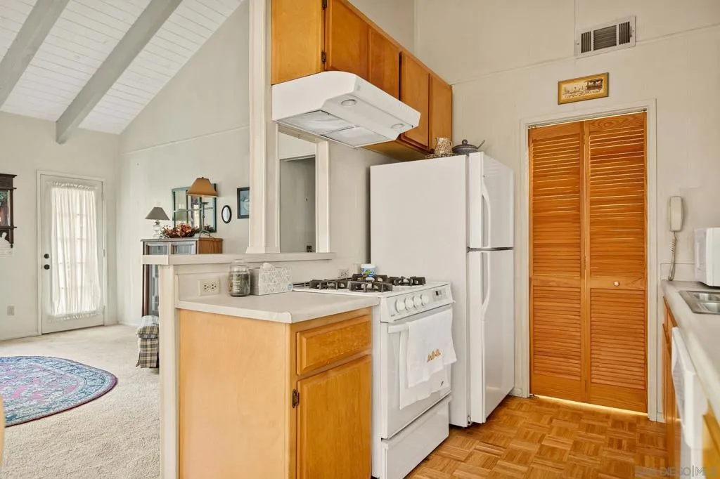 26582 Lake Forest Dr, Twin Peaks, California 92391 home-pic-11