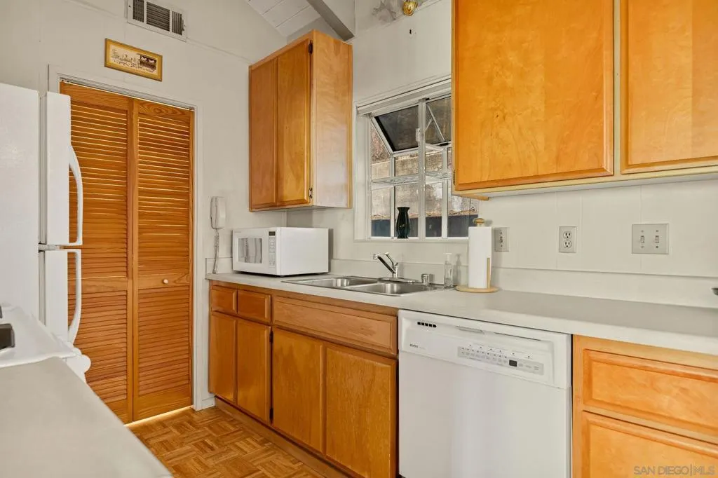 26582 Lake Forest Dr, Twin Peaks, California 92391 home-pic-12