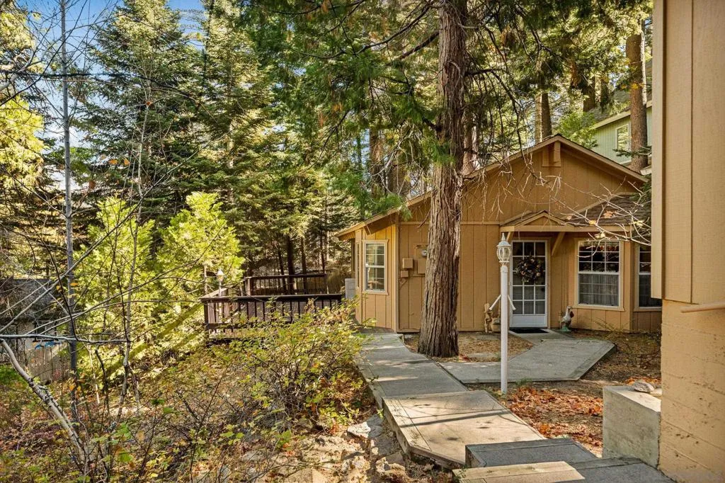 26582 Lake Forest Dr, Twin Peaks, California 92391 home-pic-1