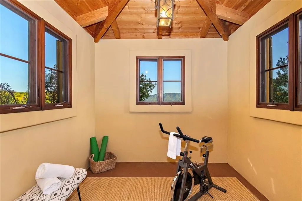 2835 Hermitage Road, Ojai, California 93023 home-pic-17