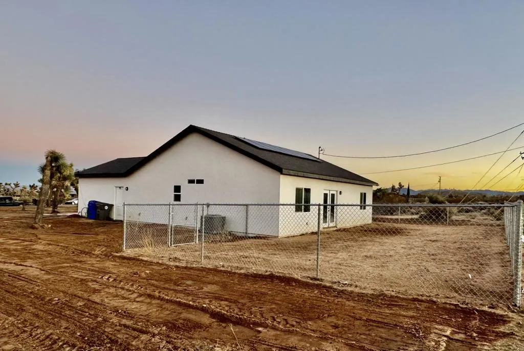 3842 Lennox Avenue, Yucca Valley, California 92284 home-pic-24