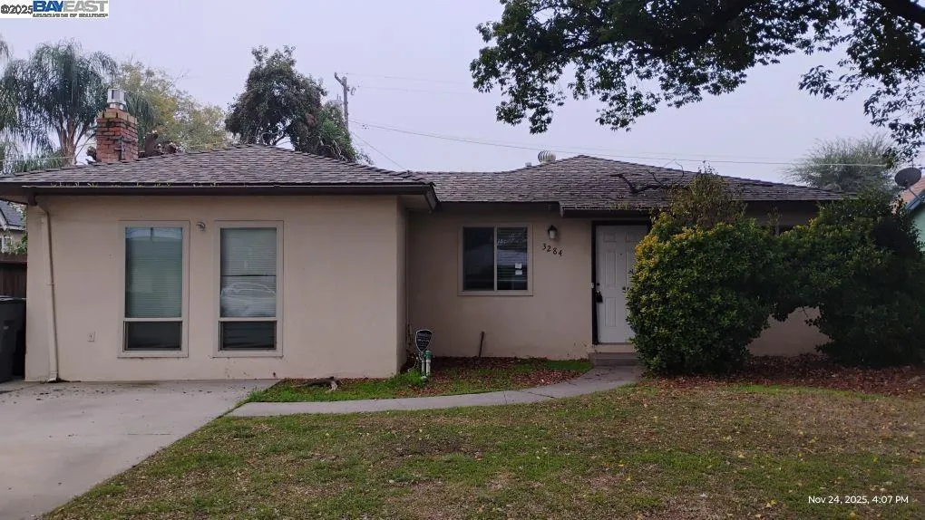 3284 E Pine Ave, Fresno, California 93703 home-pic-0