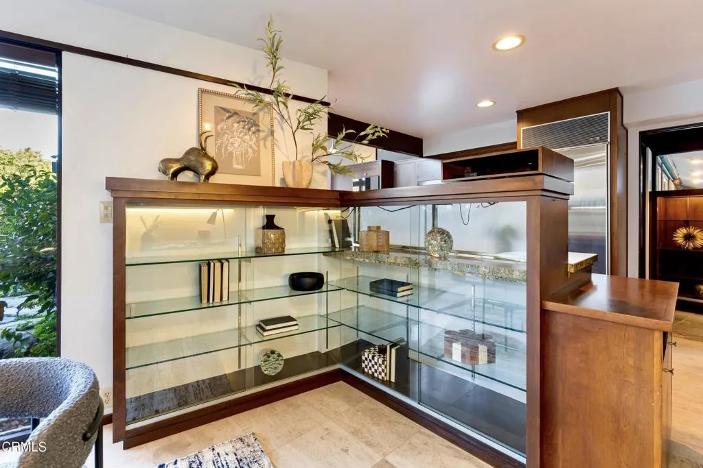 1345 Carnarvon Drive, Pasadena, California 91103 home-pic-27