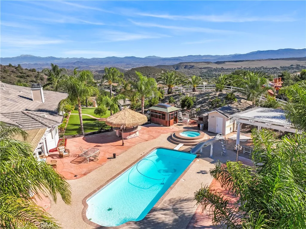 35751 Avenida La Cresta, Murrieta, California 92562 home-pic-6