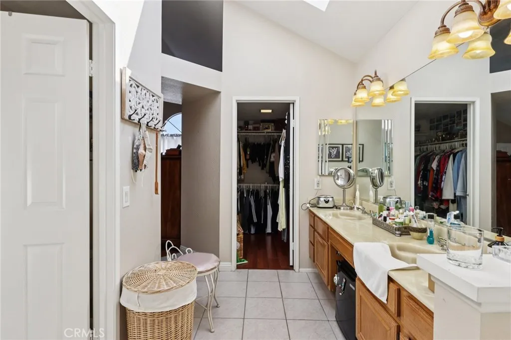 1214 Miller Court, Upland, California 91784 home-pic-32