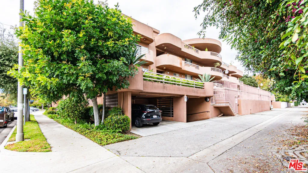 4310 Cahuenga Boulevard 103, Toluca Lake, California 91602 home-pic-31