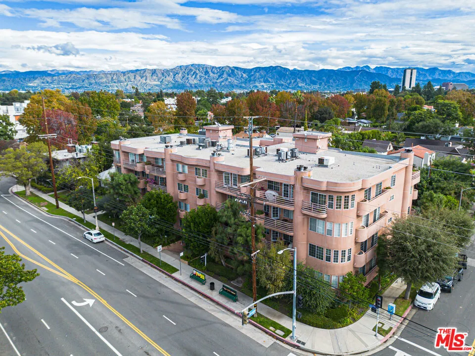 4310 Cahuenga Boulevard 103, Toluca Lake, California 91602 home-pic-25