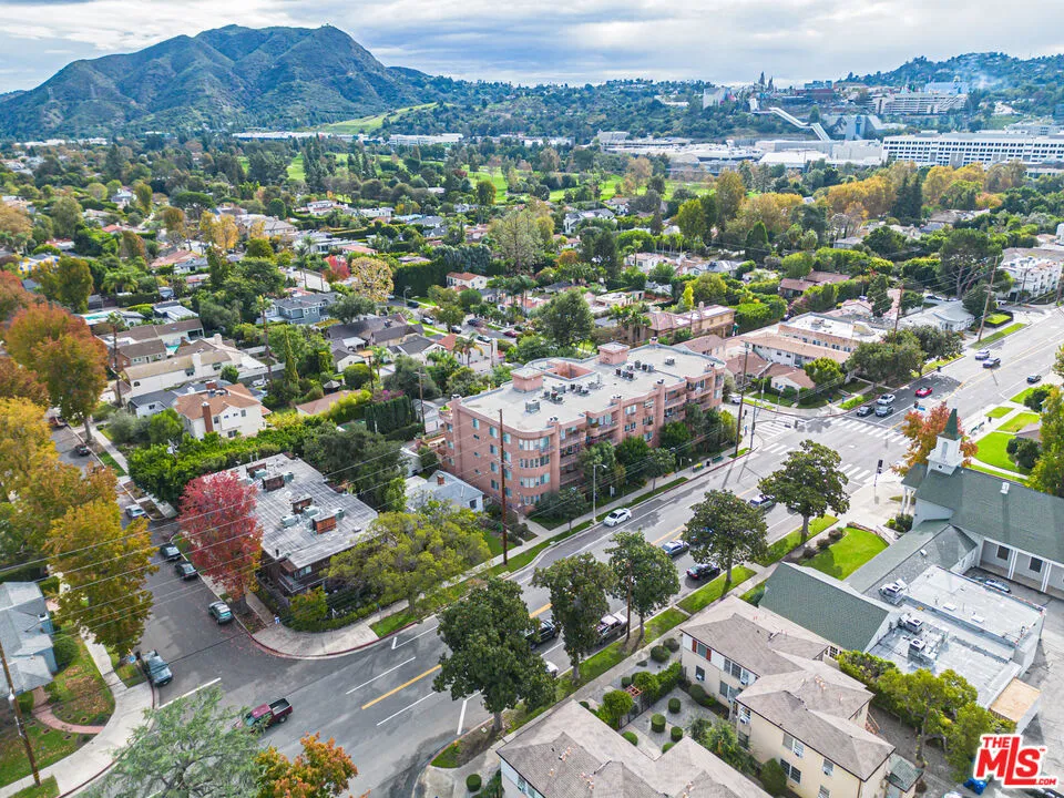 4310 Cahuenga Boulevard 103, Toluca Lake, California 91602 home-pic-21