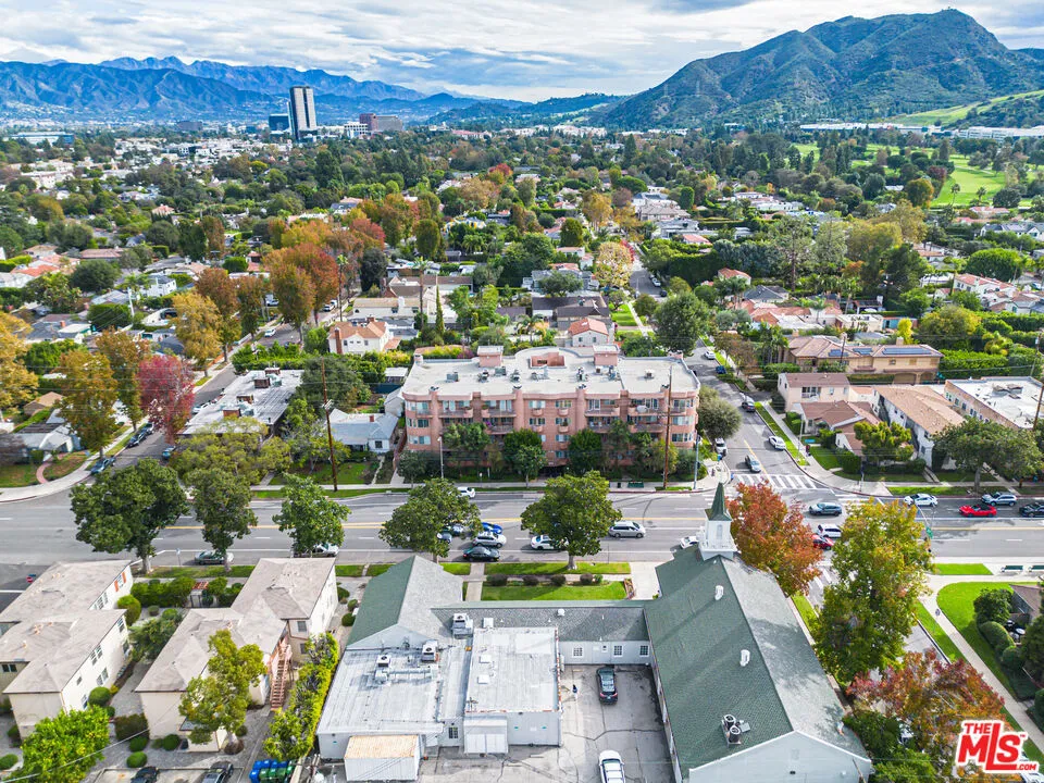 4310 Cahuenga Boulevard 103, Toluca Lake, California 91602 home-pic-22