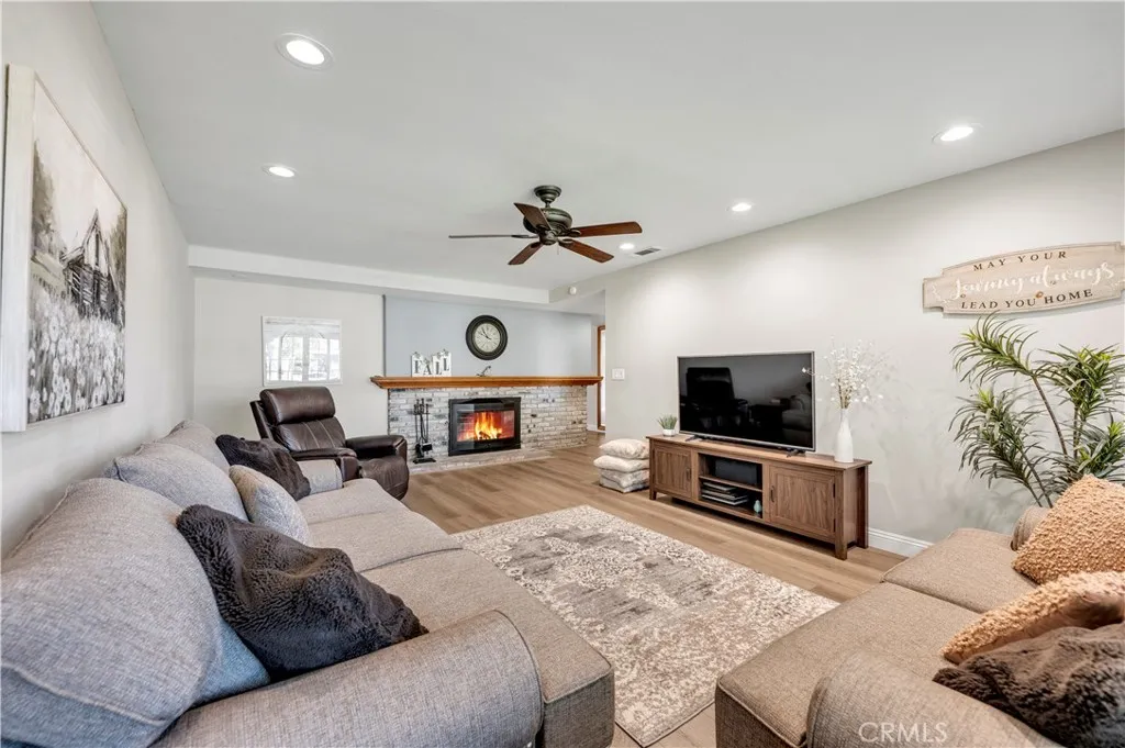475 Termino, Corona, California 92879 home-pic-8