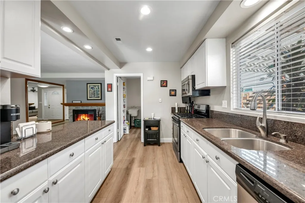 475 Termino, Corona, California 92879 home-pic-14