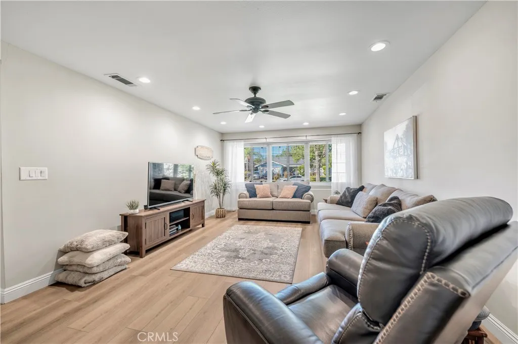 475 Termino, Corona, California 92879 home-pic-7