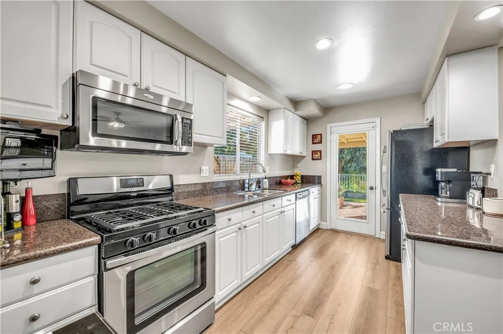475 Termino, Corona, California 92879 home-pic-13