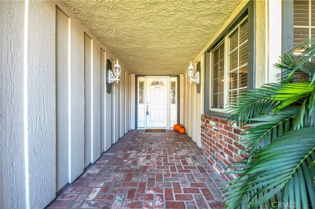 475 Termino, Corona, California 92879 home-pic-5