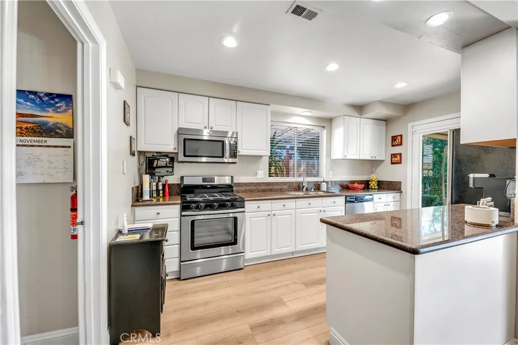 475 Termino, Corona, California 92879 home-pic-12