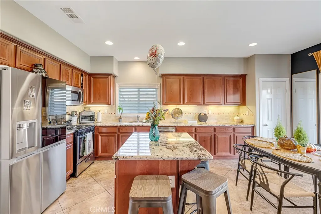 12936 Presidio, Victorville, California 92394 home-pic-17