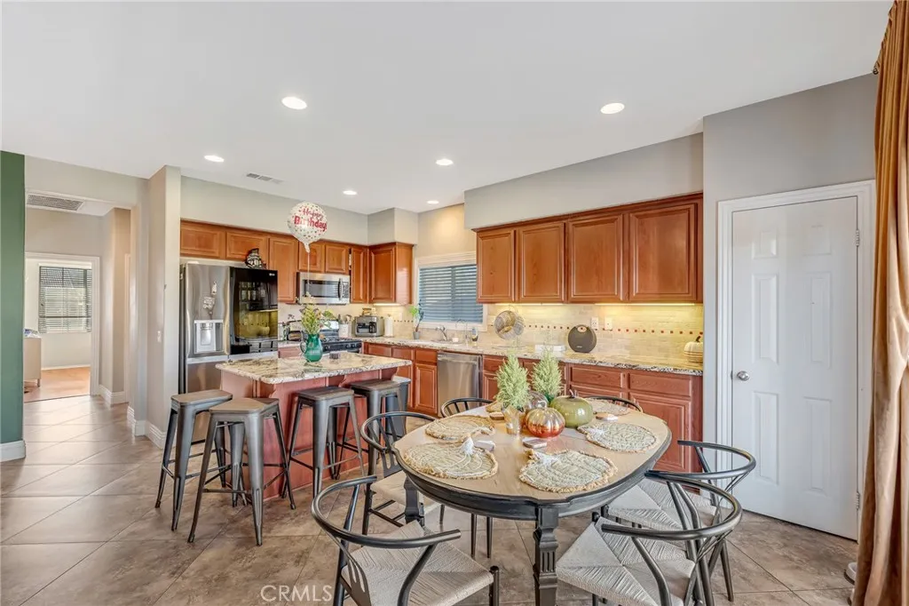 12936 Presidio, Victorville, California 92394 home-pic-16