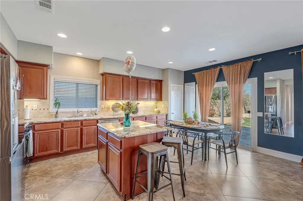 12936 Presidio, Victorville, California 92394 home-pic-18