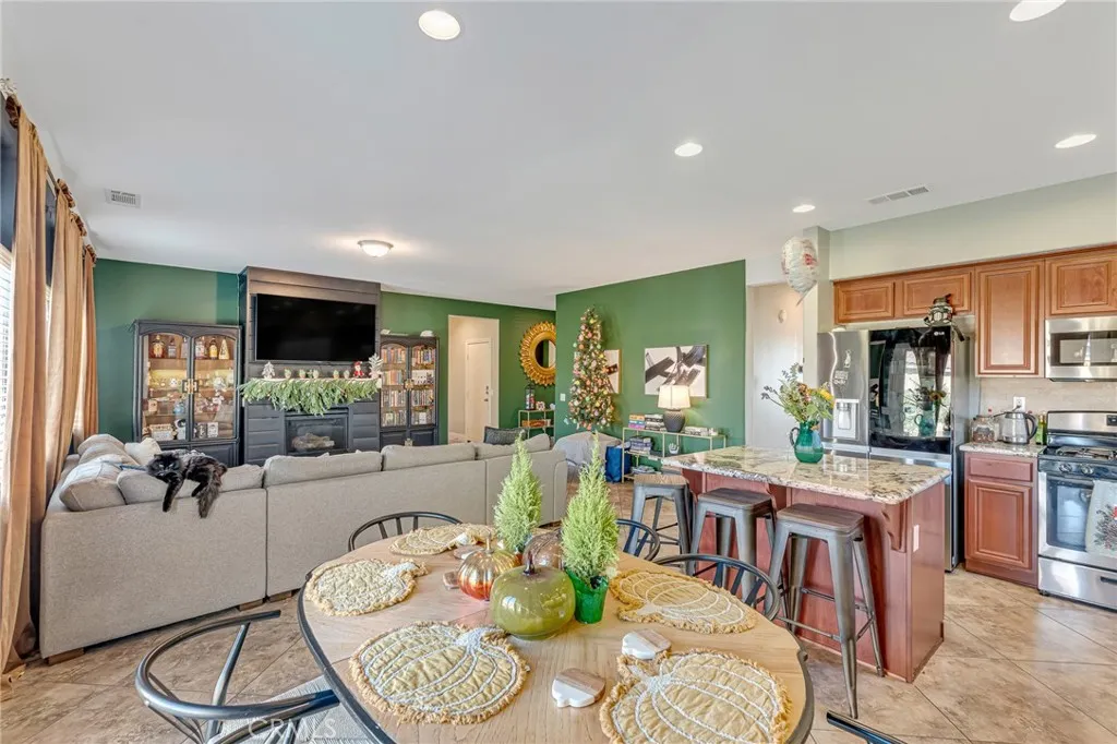 12936 Presidio, Victorville, California 92394 home-pic-14