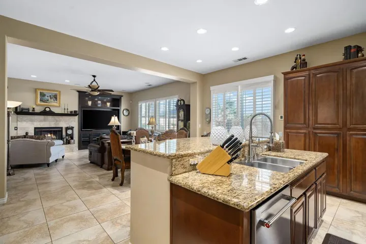 20-web-or-mls-JL_Residenza_0125_020