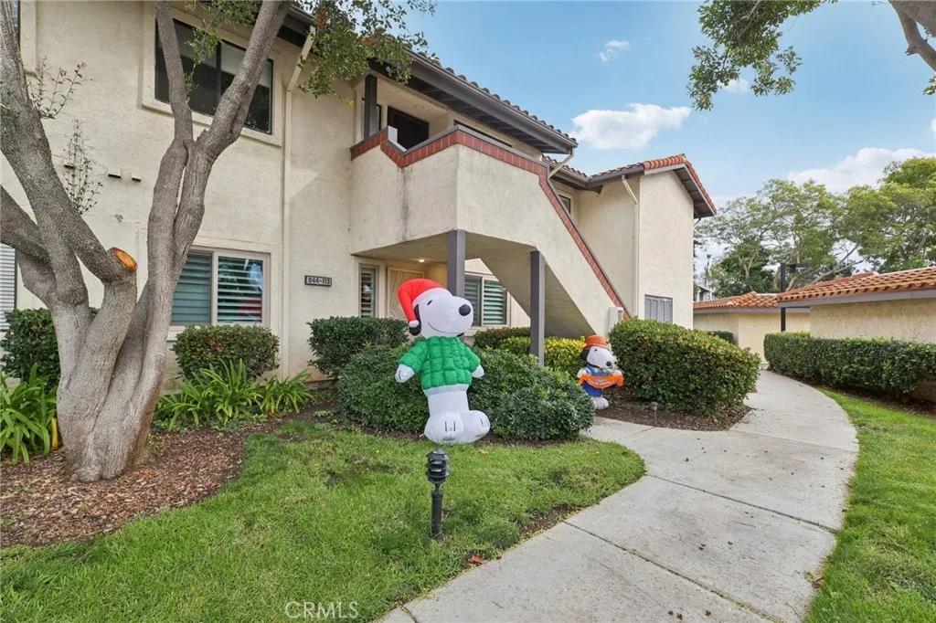 944 Lupine Hills, Vista, California 92081 home-pic-1