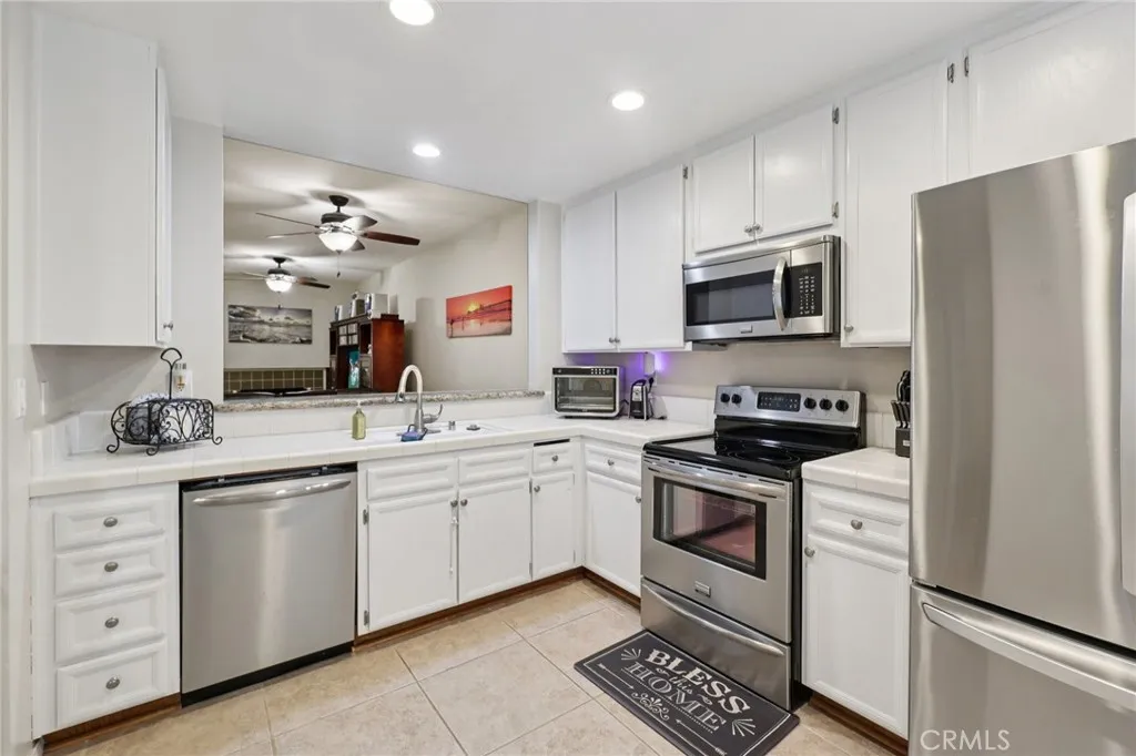 944 Lupine Hills, Vista, California 92081 home-pic-21