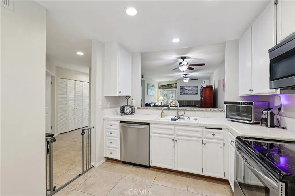 944 Lupine Hills, Vista, California 92081 home-pic-23